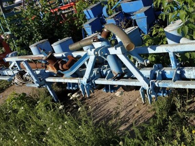 Универсальная пневматическая сеялка УПС-8