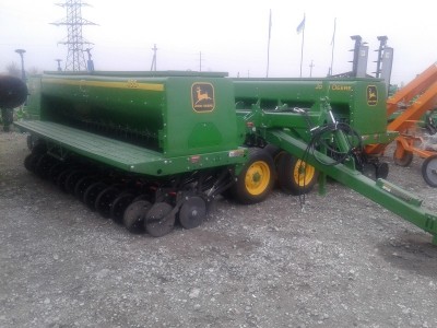 Продам  сеялки зерновые John Deere 455 б.у